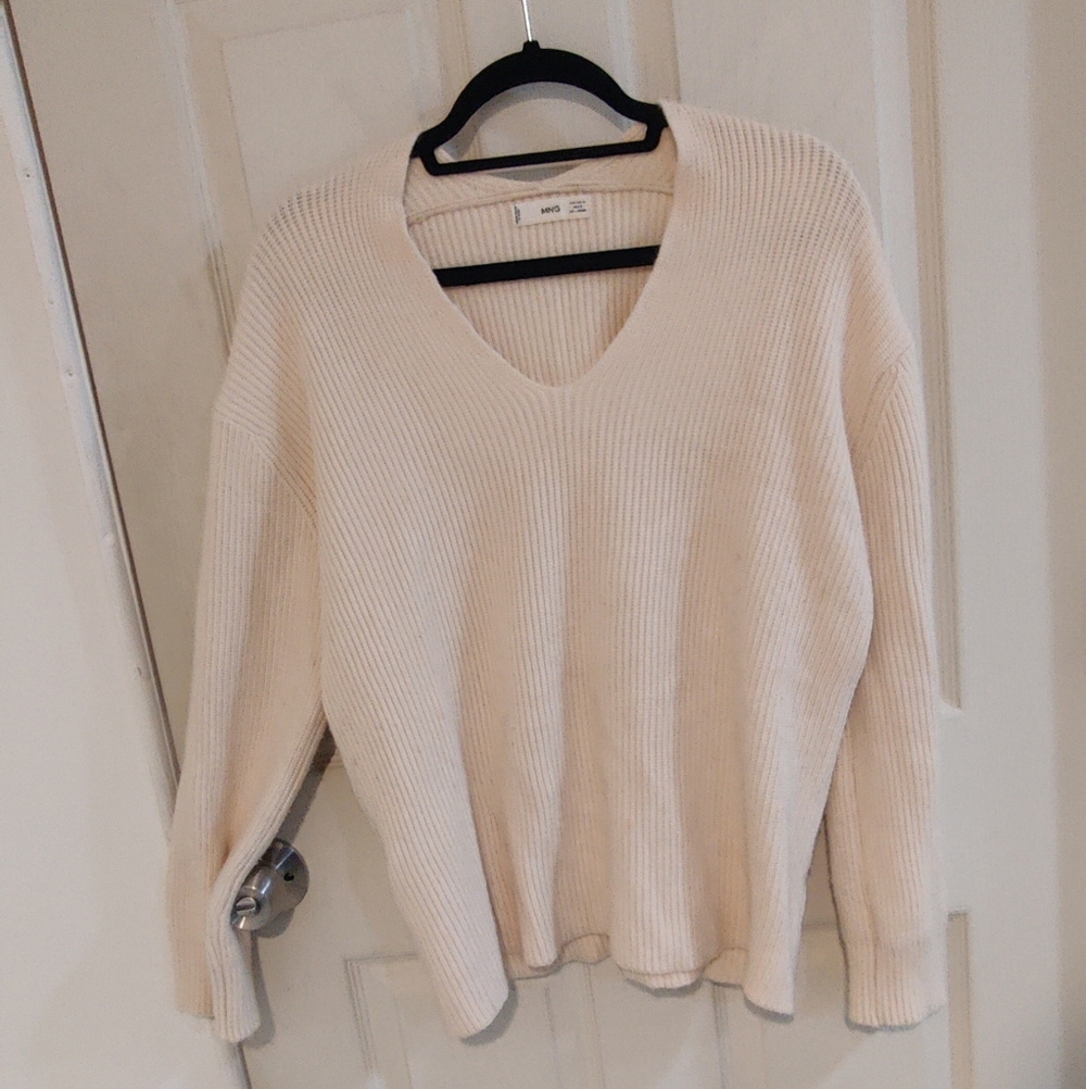 Mango Women's V Neck Off-White Cream Sweater Size Medium